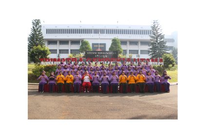 OLAHRAGA BERSAMA KETUA UMUM IKKT PWA DENGAN IKKT PWA CBS VIII KODIKLAT TNI