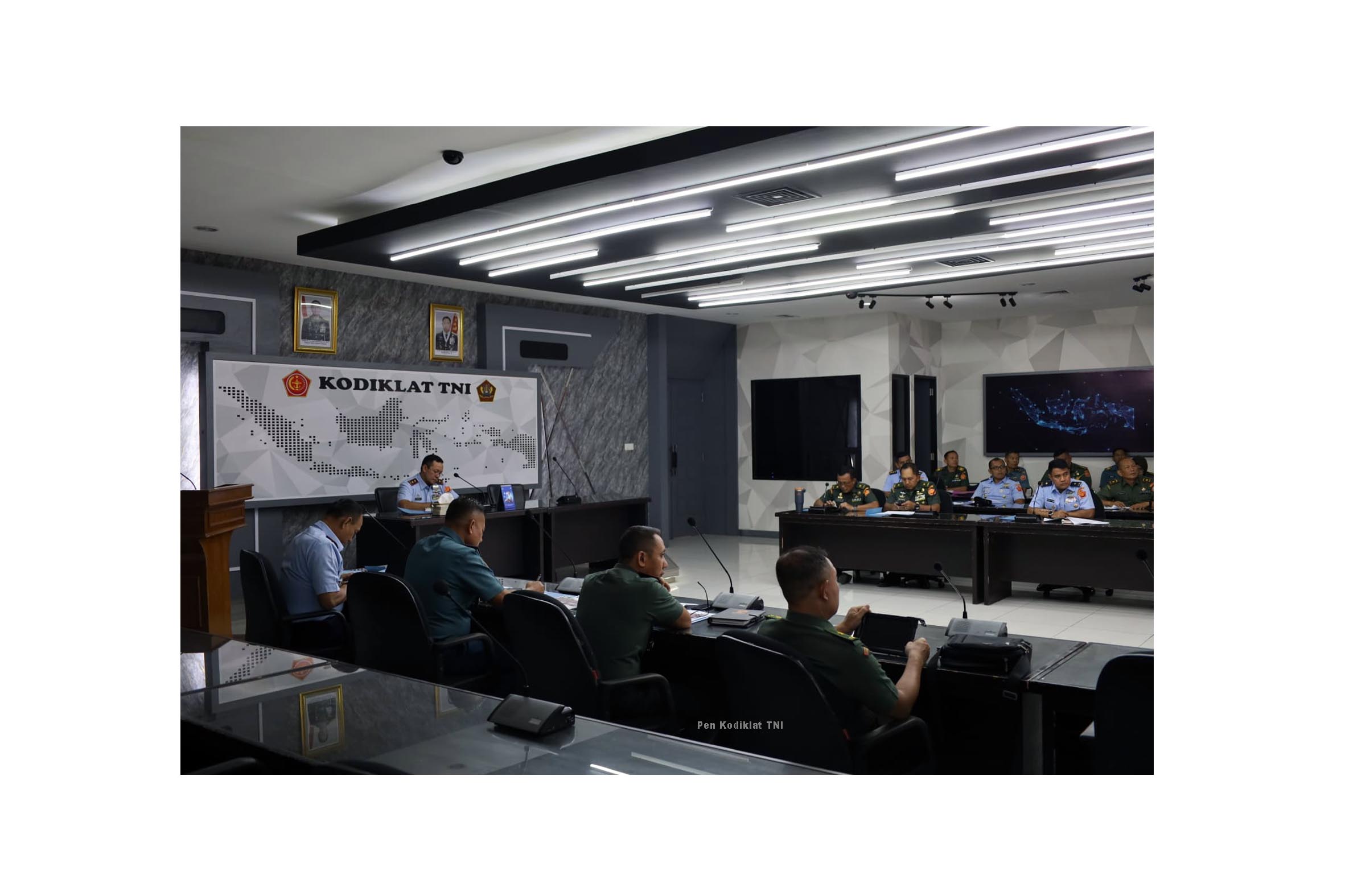 PAPARAN RGB MEMPERINGATI HUT KE-15 KODIKLAT TNI TAHUN 2025