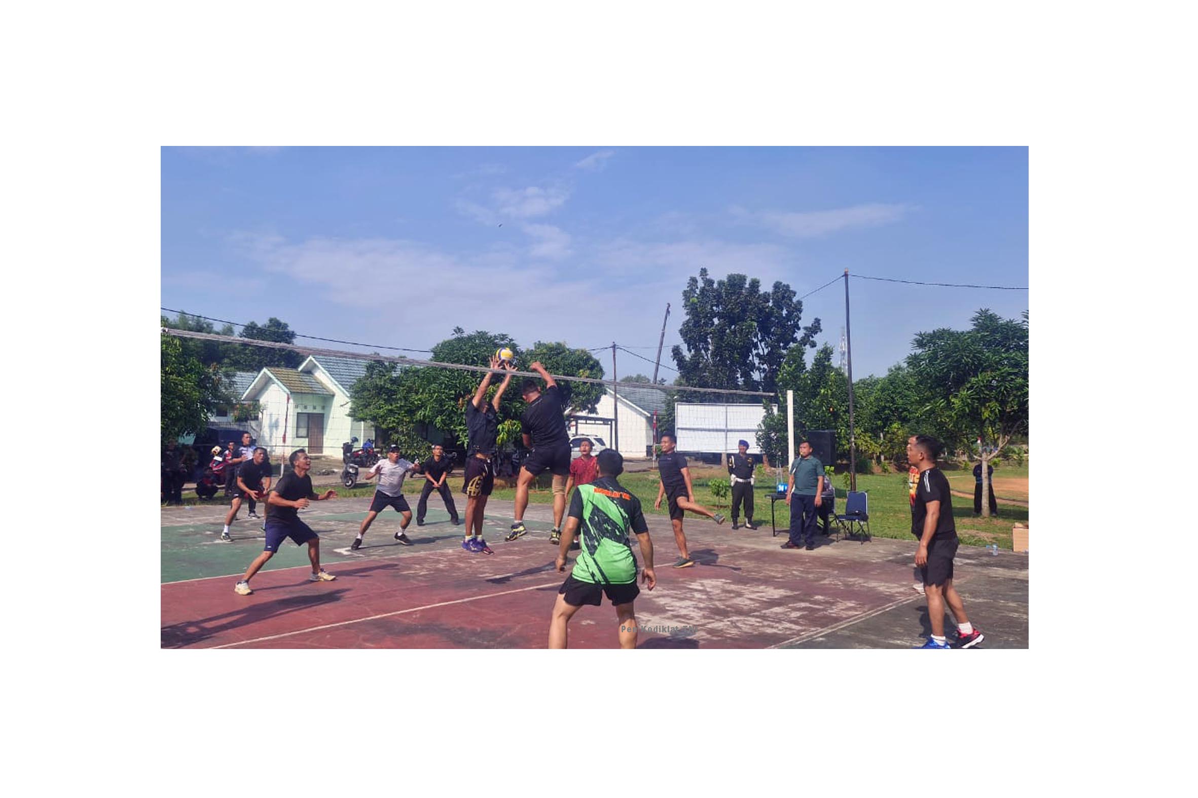 PERINGATI HUT KE-15, KODIKLAT TNI GELAR LOMBA OLAHRAGA