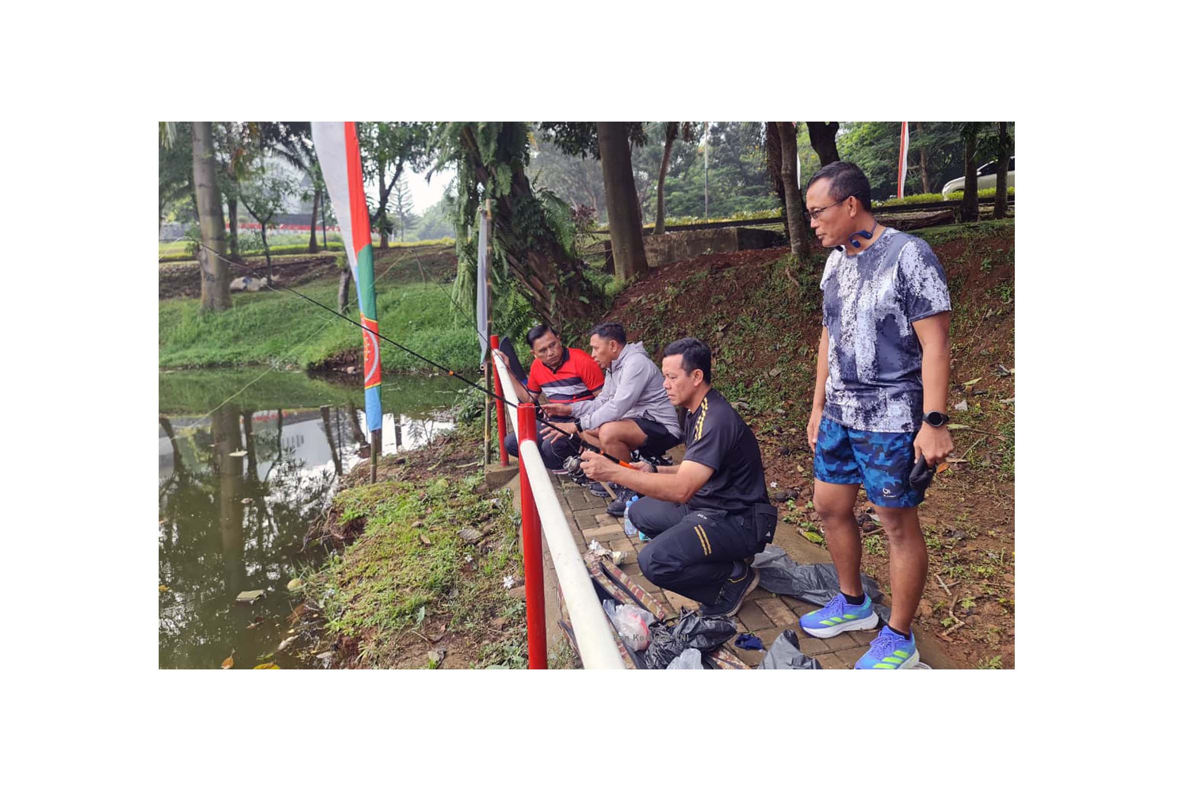JELANG HUT KE-80 RI, DANKODIKLAT TNI LAKSANAKAN MANCING IKAN