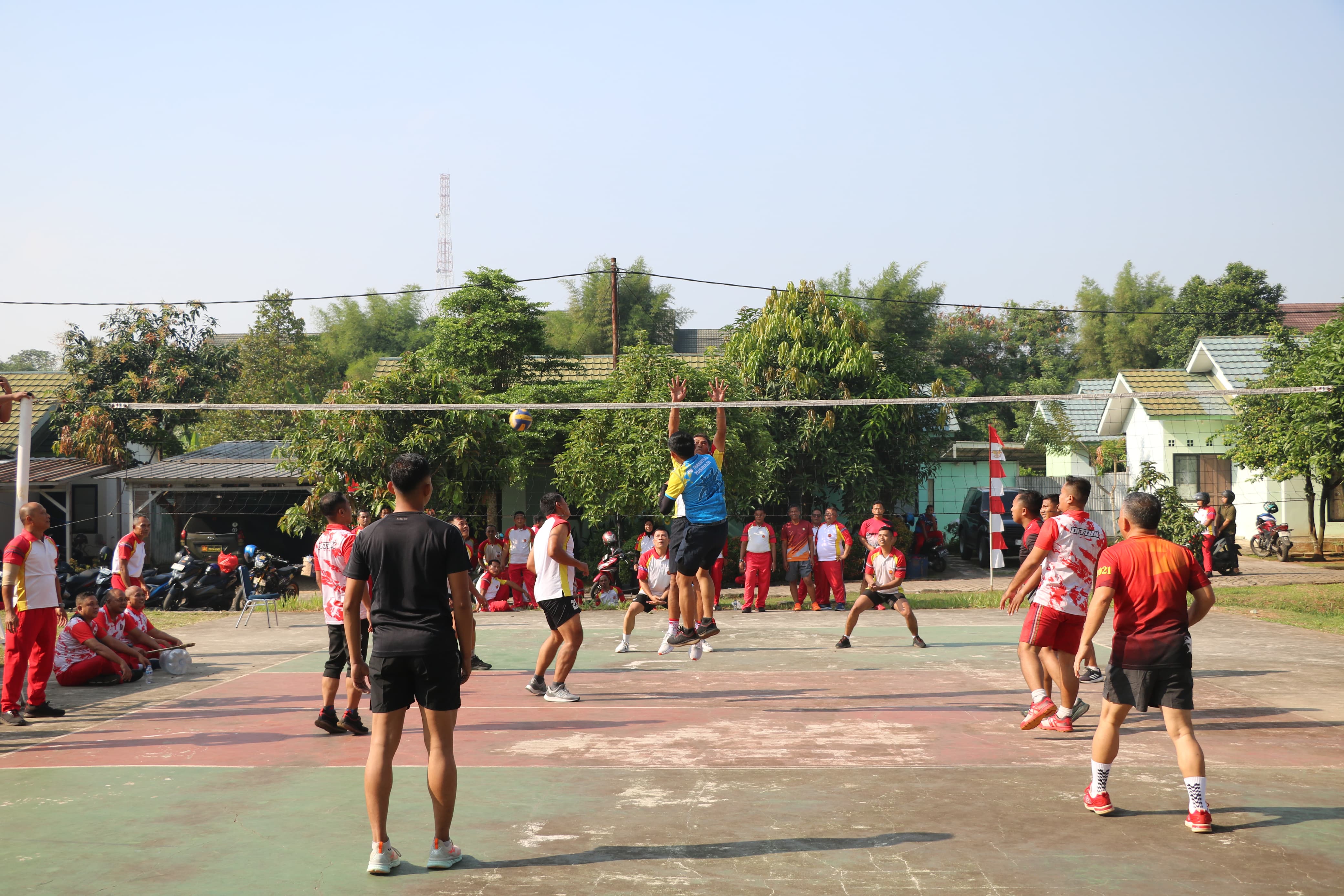 PERLOMBAAN VOLLY RAYAKAN HUT KODIKLAT TNI
