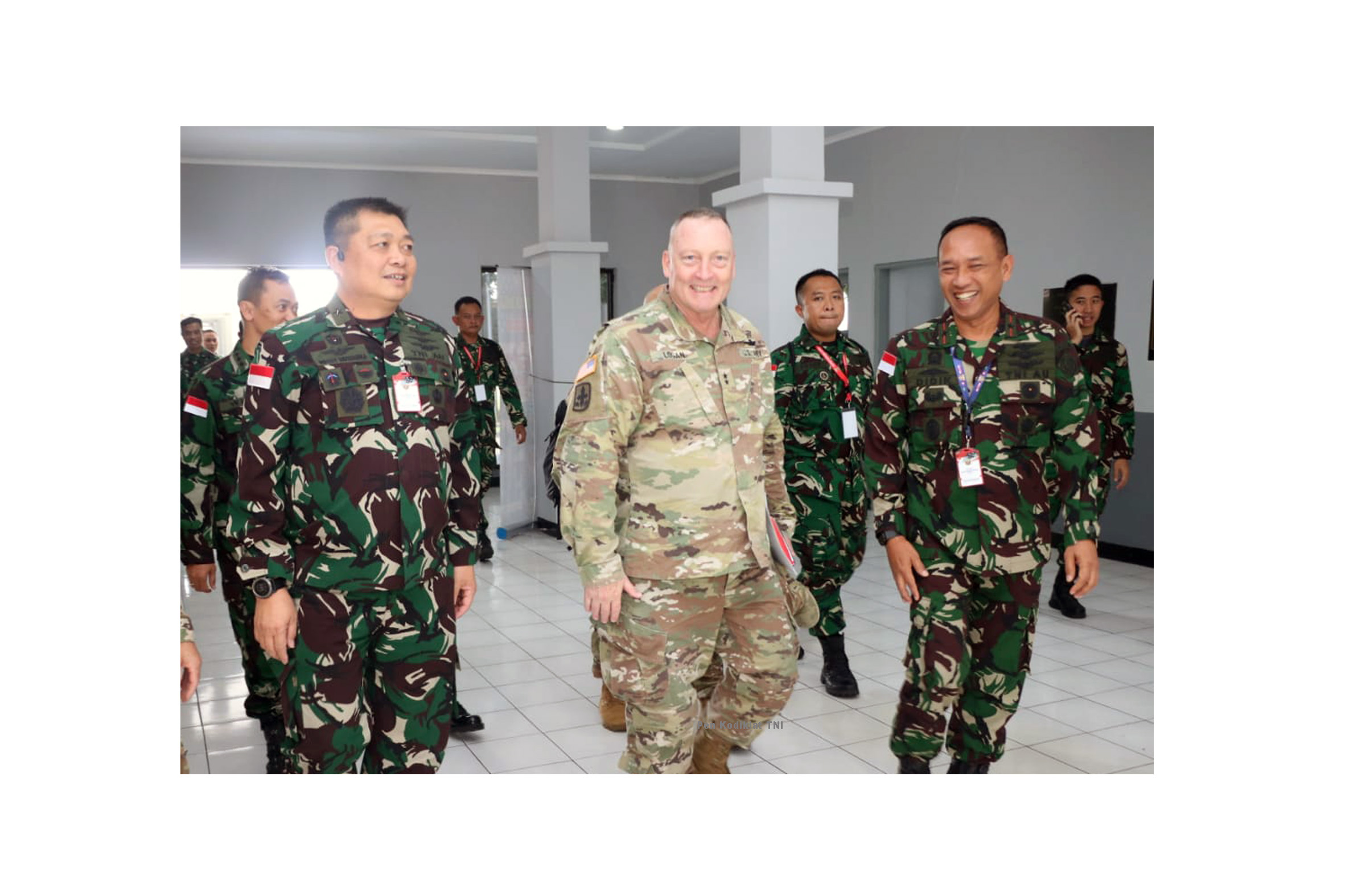 KUNJUNGAN MAJGEN STEPHEN F. LOGAN KE SESKOAL