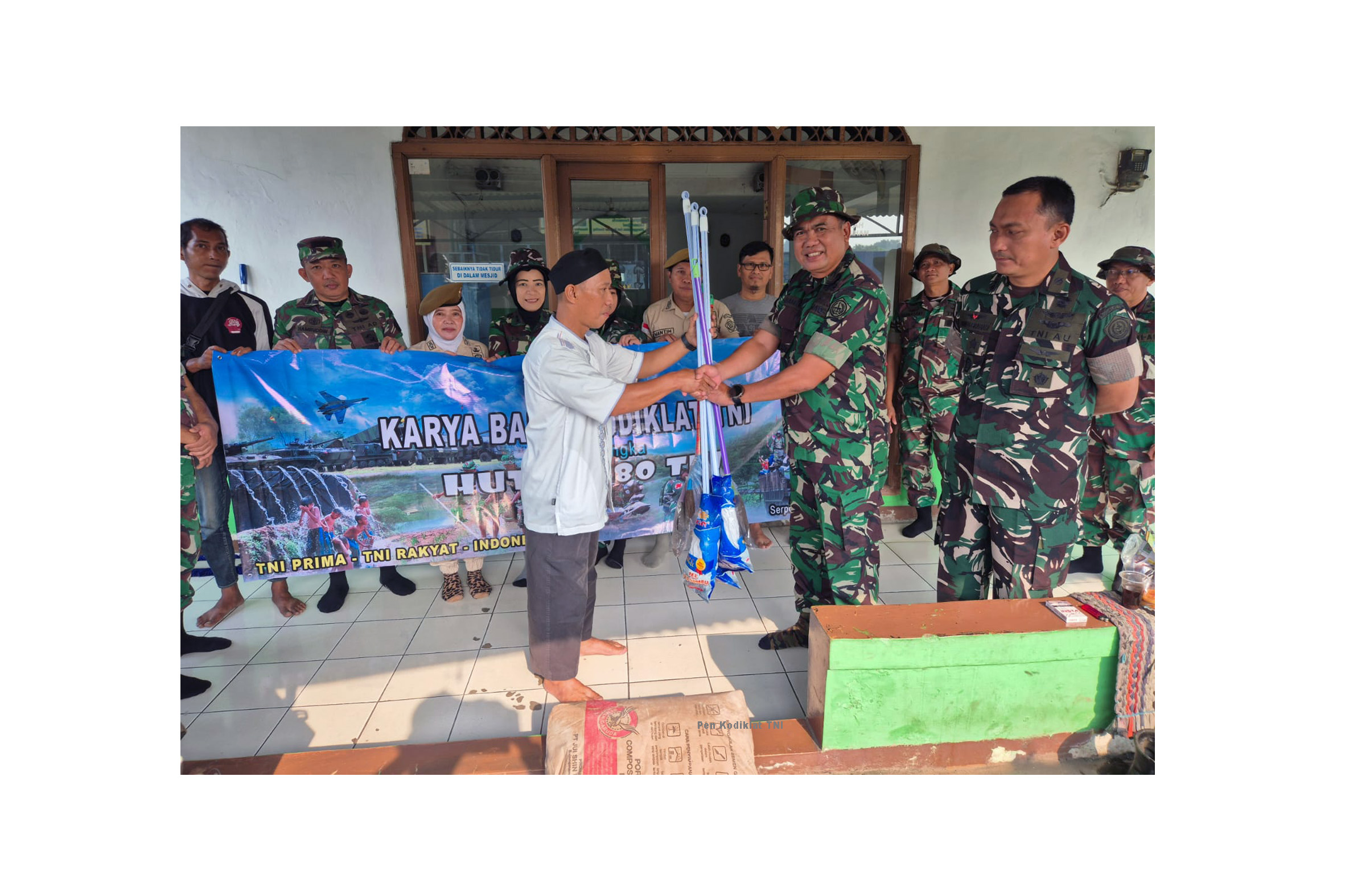 KARYA BHAKTI DALAM RANGKA HUT KE-80 TNI