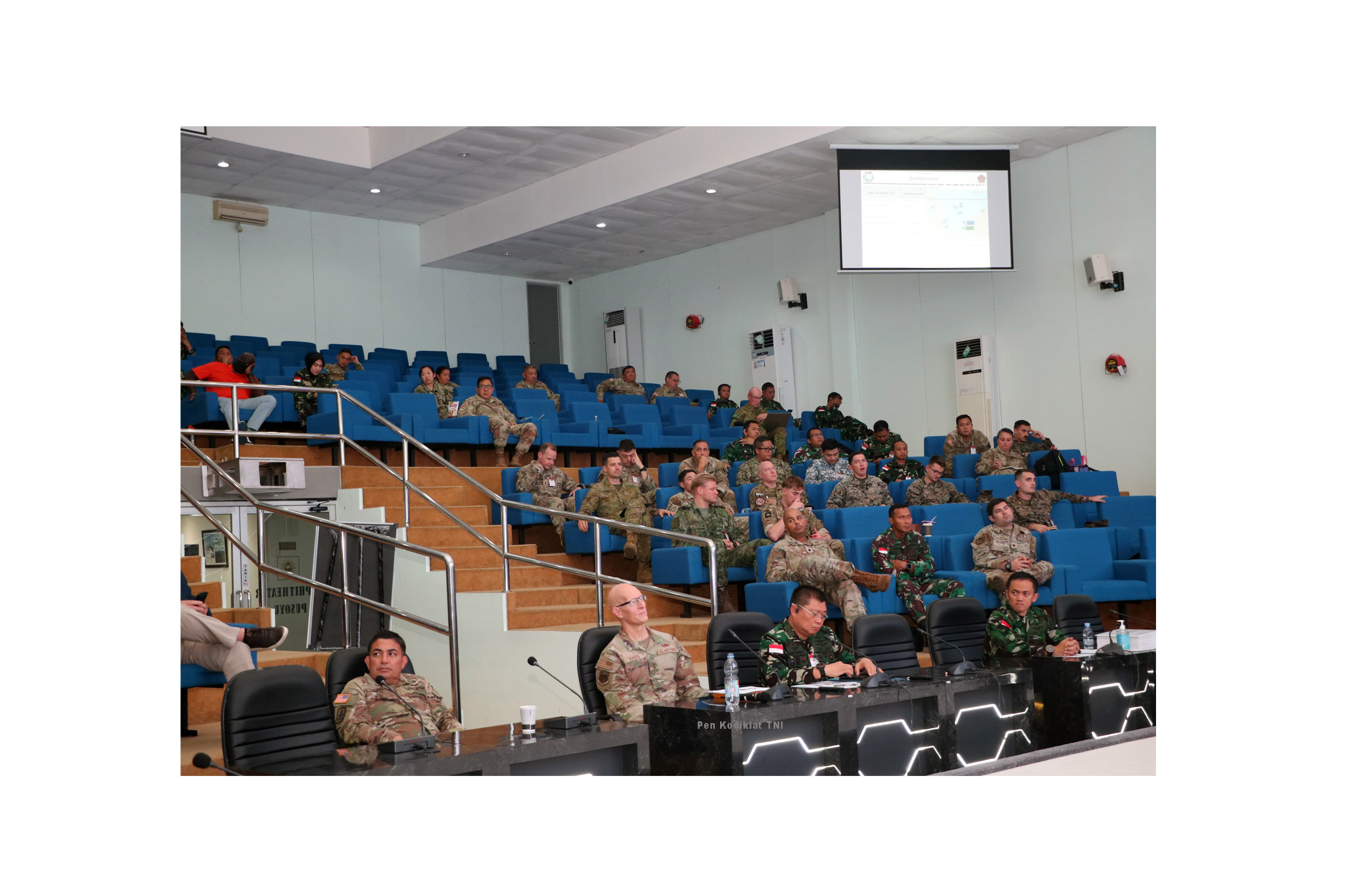 DISKUSI PESERTA STAFFEX SGS 2025