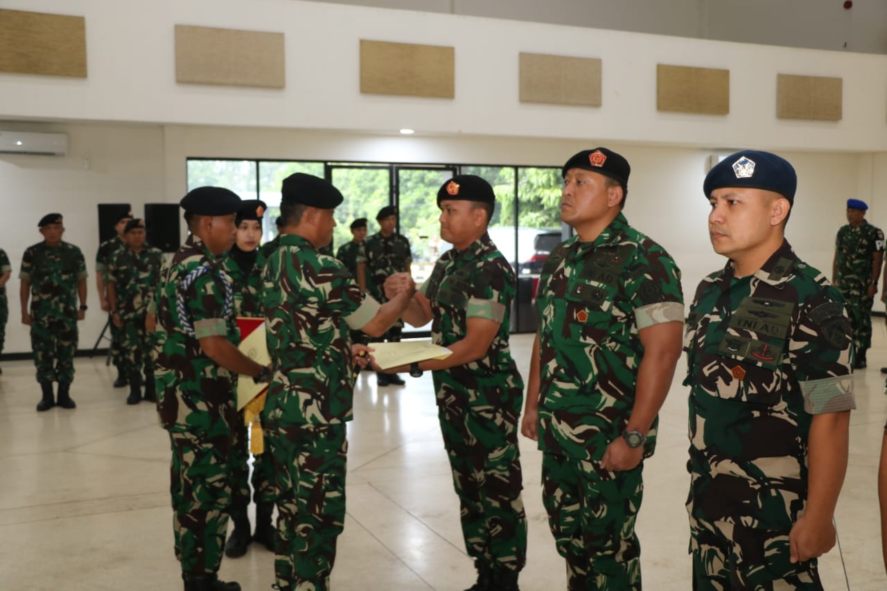 PENUTUPAN PENDIDIKAN PENGEMBANGAN SPESIALISASI TNI TA 2025