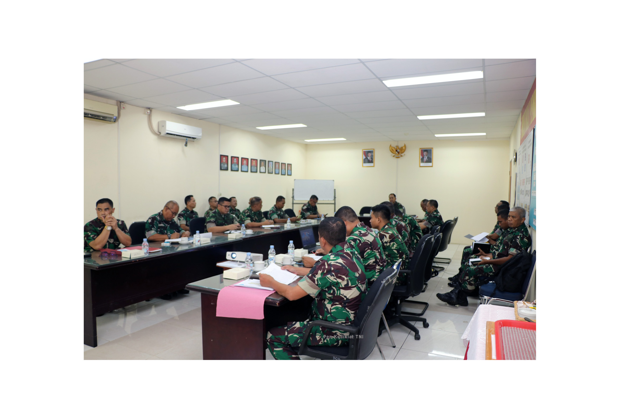 DIRDOK KODIKLAT TNI PIMPIN RAPAT VALIDASI ORGANISASI