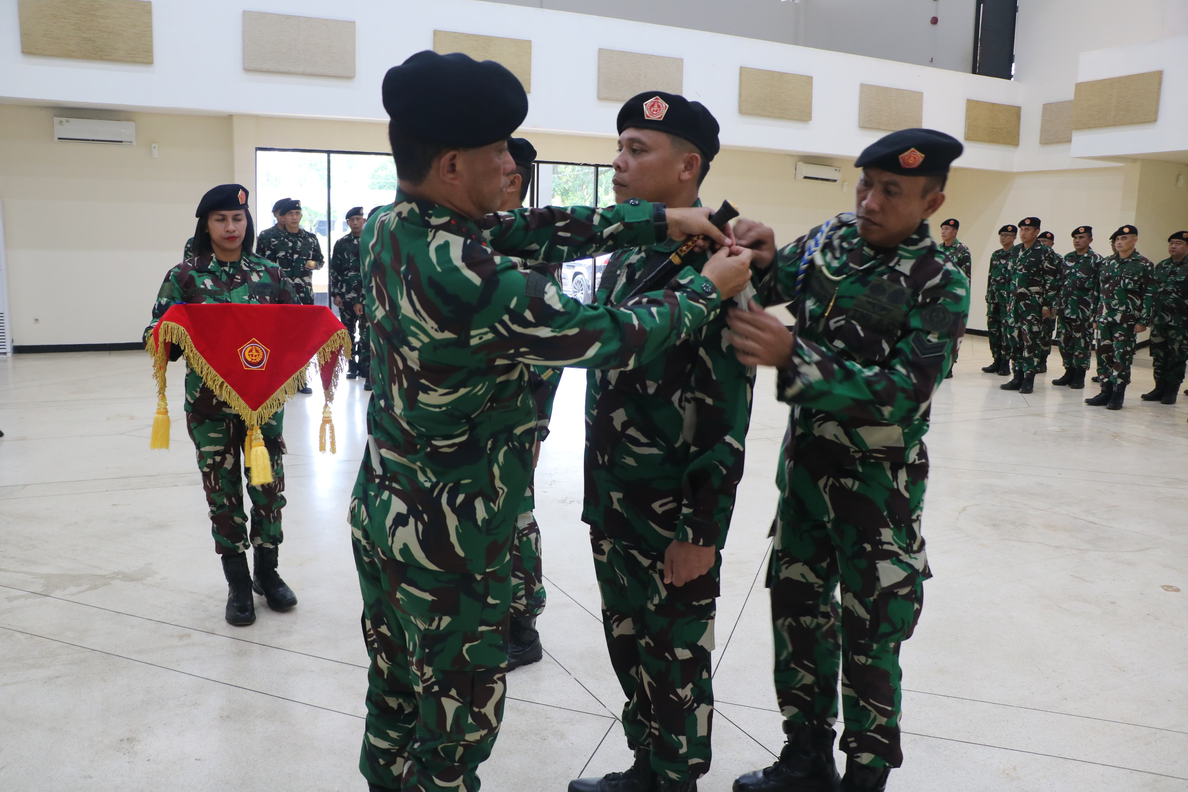LATIHAN DALAM SATUAN OPERATOR DRONE RESMI DITUTUP DANKODIKLAT TNI