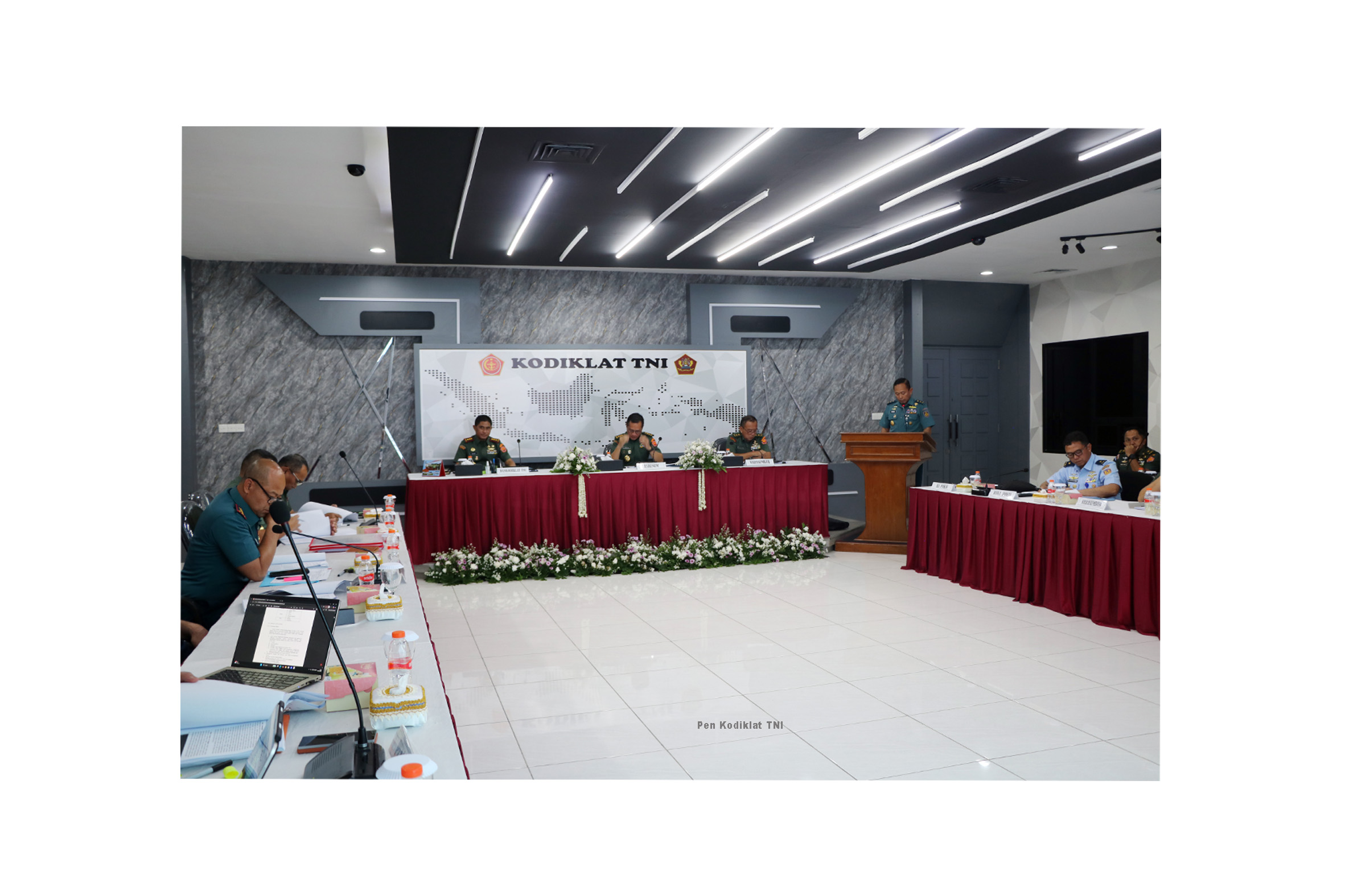 DANKODIKLAT TNI DAMPINGI ASRENUM PANGLIMA TNI PIMPIN RAPAT REVISI DOKTRIN TNI